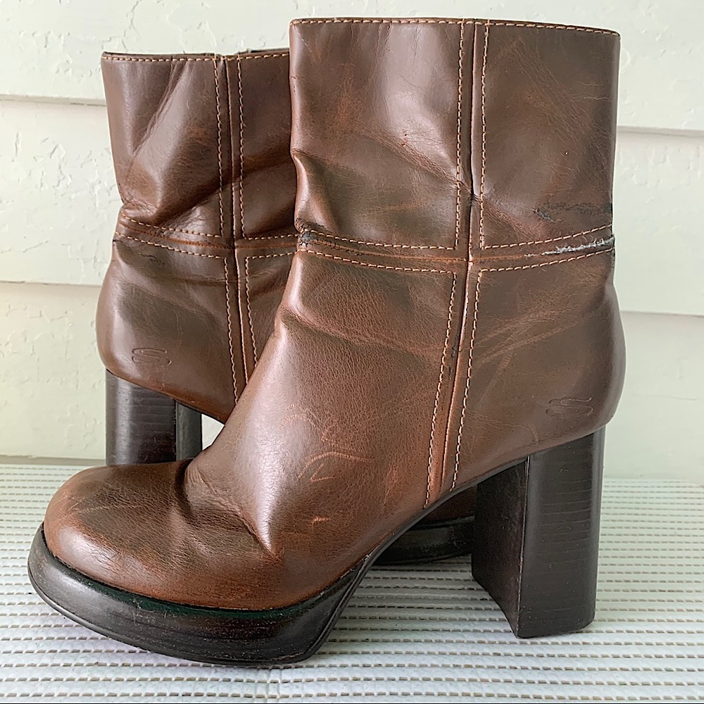 Y2K chunky platform somethin’ else Skechers boots